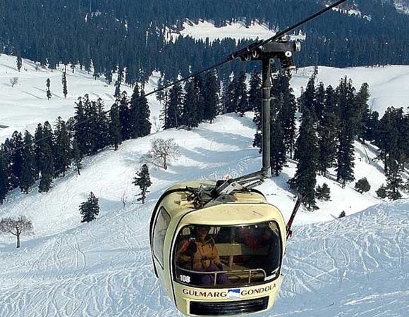 "Enchanting Kashmir: 6 Days of Winter Wonderland and Christmas Cheer"