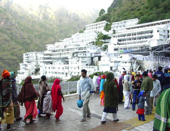 Enchanting Katra  and Kashmir: 7-Day Itinerary  **Explore the Spirituality, Beauty, and Adventure of the Valley**